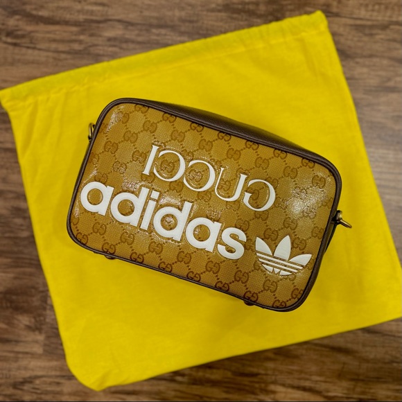 In Hand! Gucci x adidas Small Shoulder Bag - Picture 4 of 7